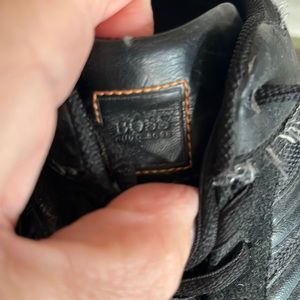 Men’s vintage Hugo Boss black sneaker light wear size 42 - 9.5 USA
